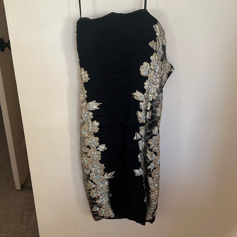 Black bodycon dress